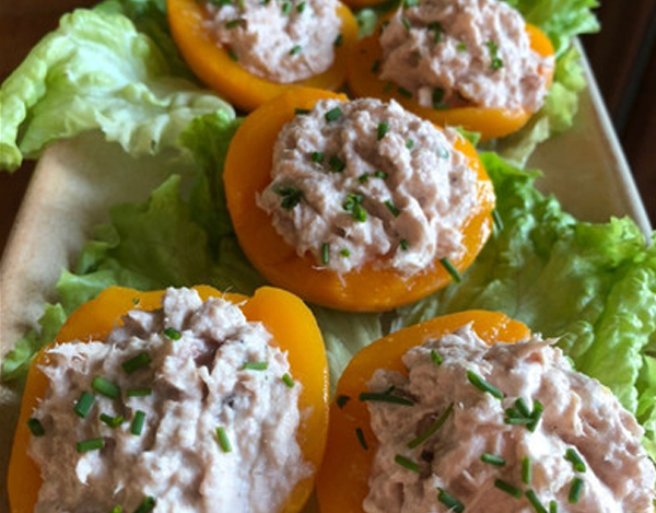 ツナ入り桃（Pêches au thon）