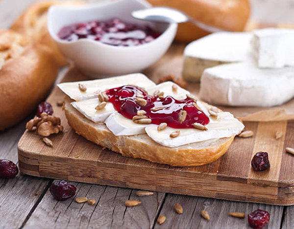 チーズとジャムのサンドイッチ